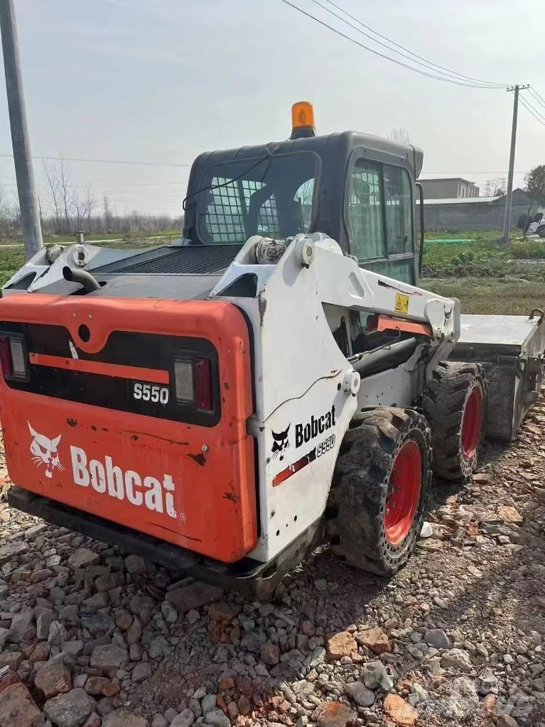 Bobcat S 550 Kolesové nakladače