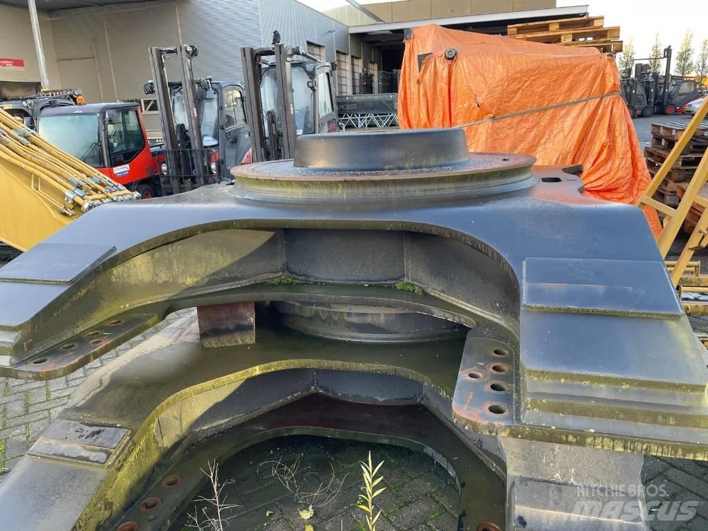 CAT 374 F L Podvozky a zavesenie kolies
