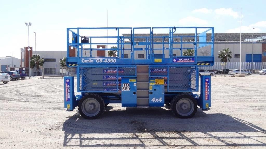 Genie GS 4390 RT Nožnicové zdvíhacie plošiny