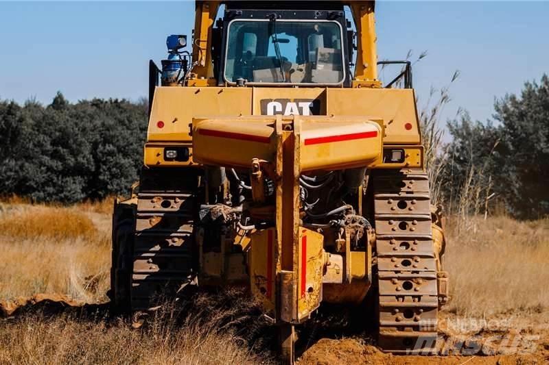 CAT D10T Pásové dozéry