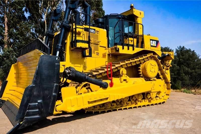 CAT D10T Pásové dozéry