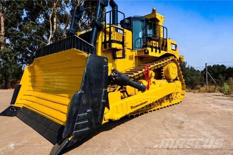 CAT D10T Pásové dozéry