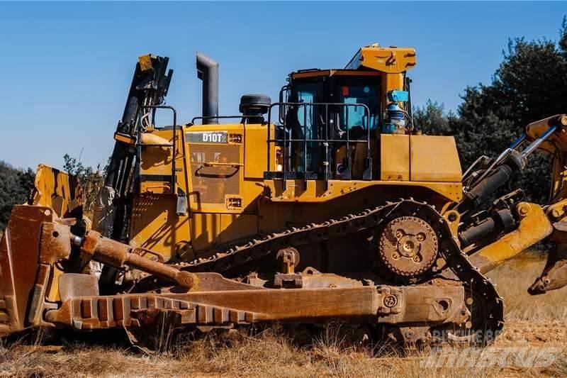 CAT D10T Pásové dozéry