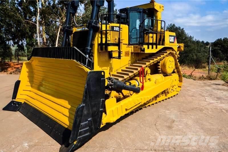 CAT D10T Pásové dozéry
