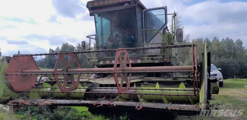 CLAAS Dominator 86 Kombinované zberacie stroje