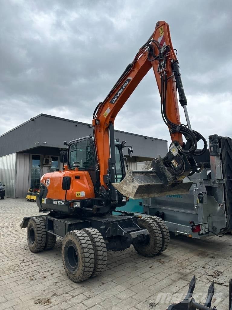 Develon DX 57 W-7 Kolesové rýpadlá