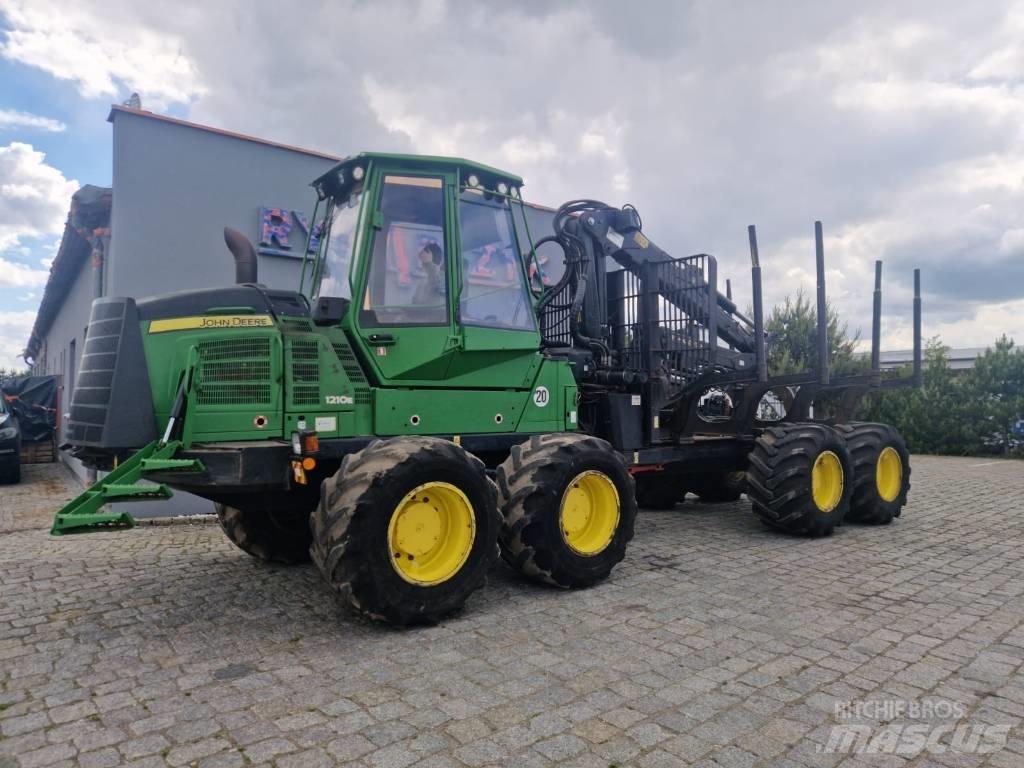 John Deere 1210 E Lesné traktory