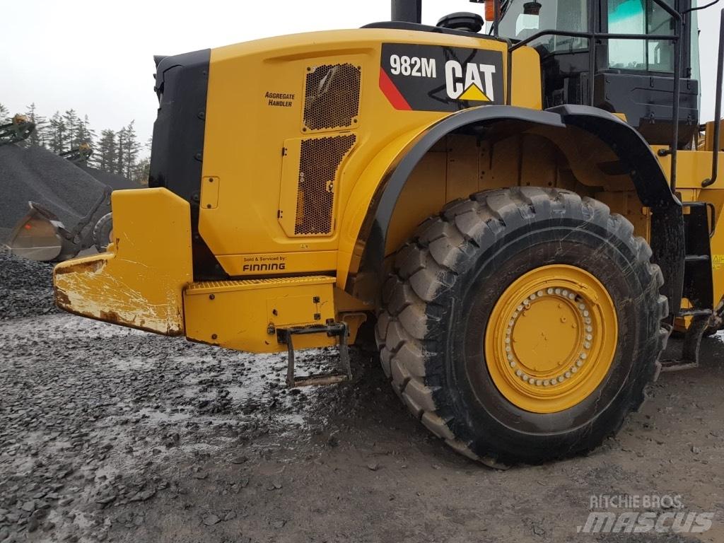 CAT 982m Kolesové nakladače