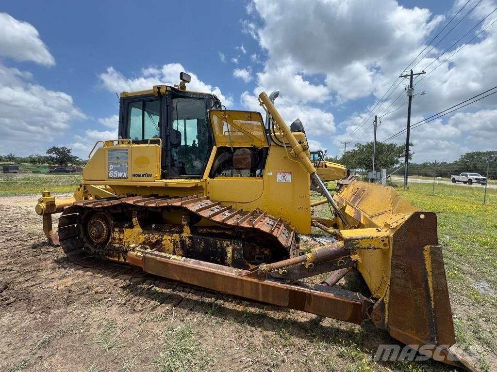 Komatsu D65WX-17 Pásové dozéry