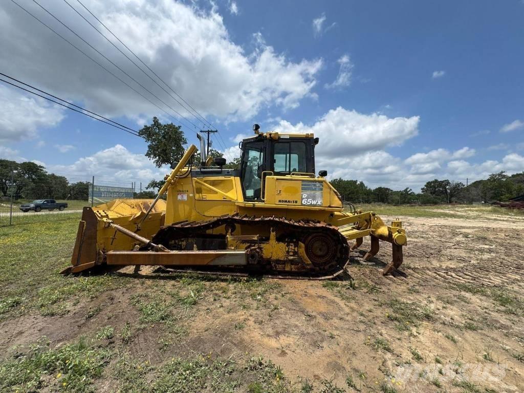 Komatsu D65WX-17 Pásové dozéry