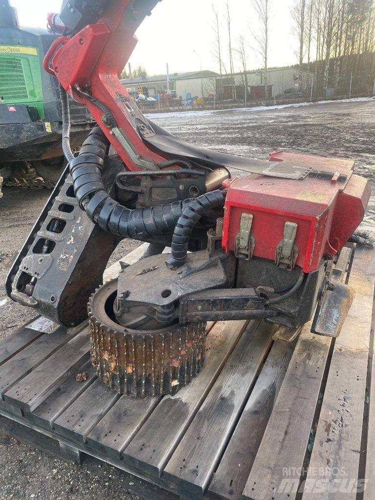Komatsu S132 Žatevné hlavy