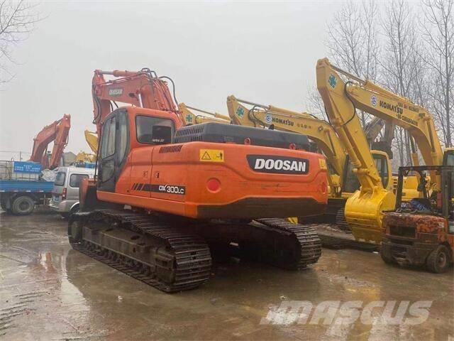 Doosan DX300 Pásové rýpadlá
