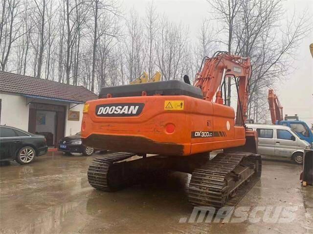 Doosan DX300 Pásové rýpadlá