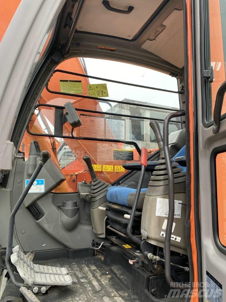 Hitachi 135 Pásové rýpadlá