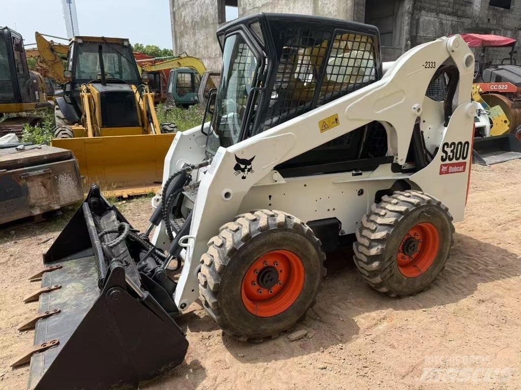 Bobcat S 300 Šmykom riadené nakladače