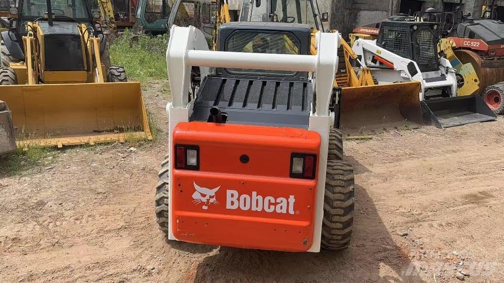 Bobcat S 300 Šmykom riadené nakladače