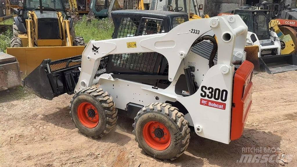 Bobcat S 300 Šmykom riadené nakladače