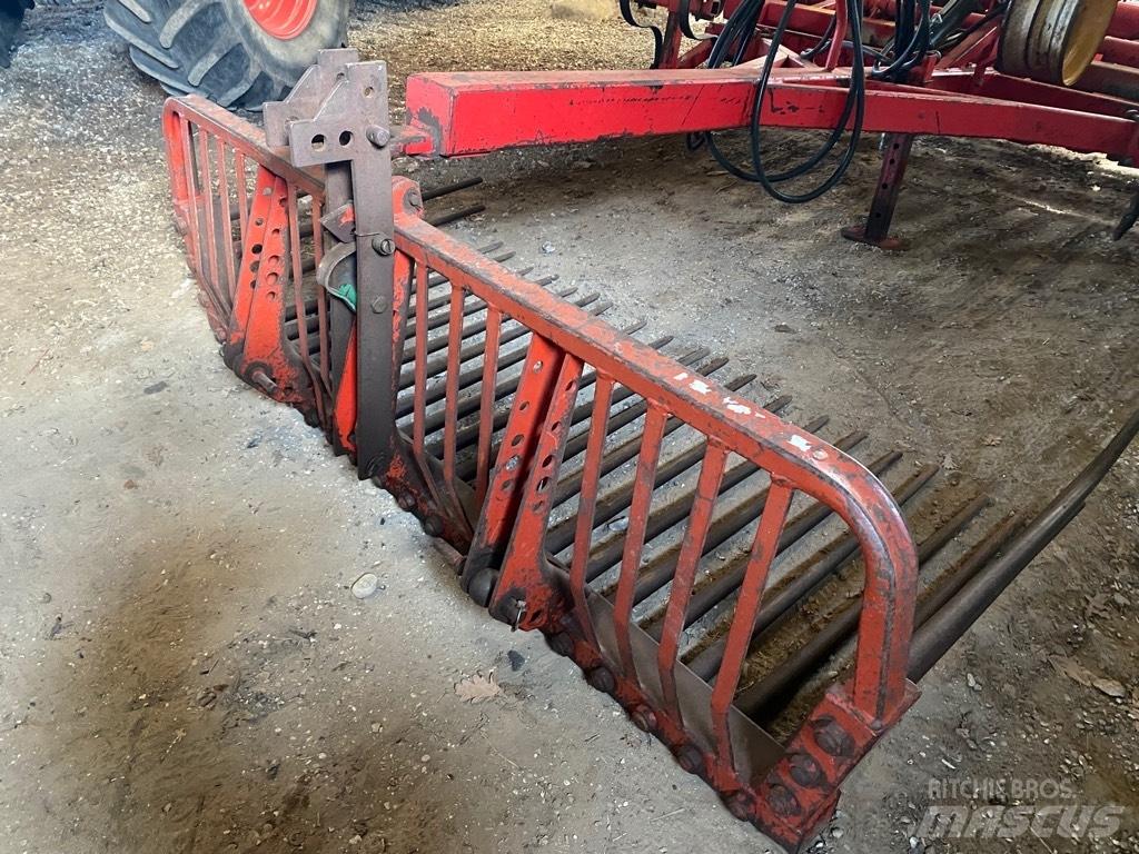  Stensvans kipbar Other tractor accessories