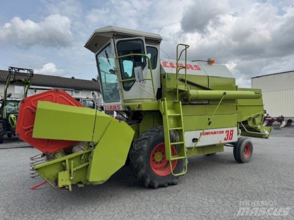 CLAAS Dominator 38 Kombinované zberacie stroje