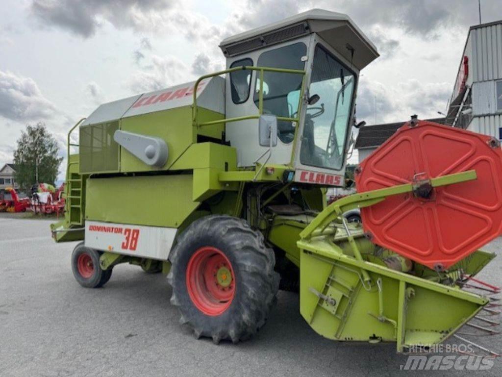 CLAAS Dominator 38 Kombinované zberacie stroje