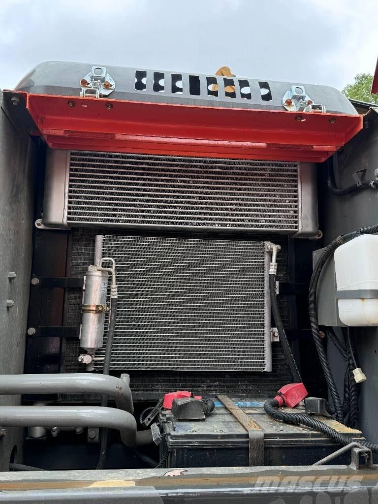 Hitachi ZX 200 Pásové rýpadlá