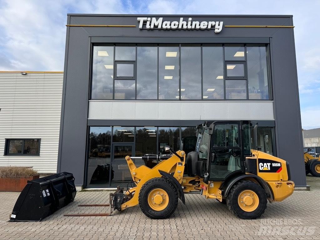 CAT 906M Kolesové nakladače