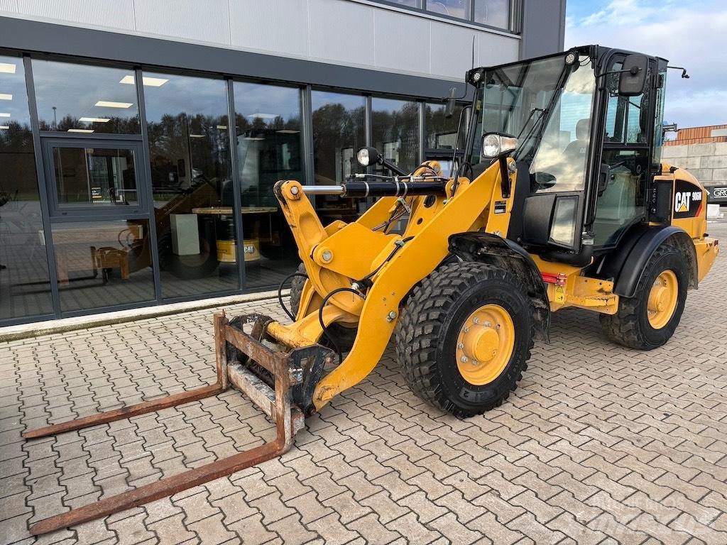 CAT 906M Kolesové nakladače