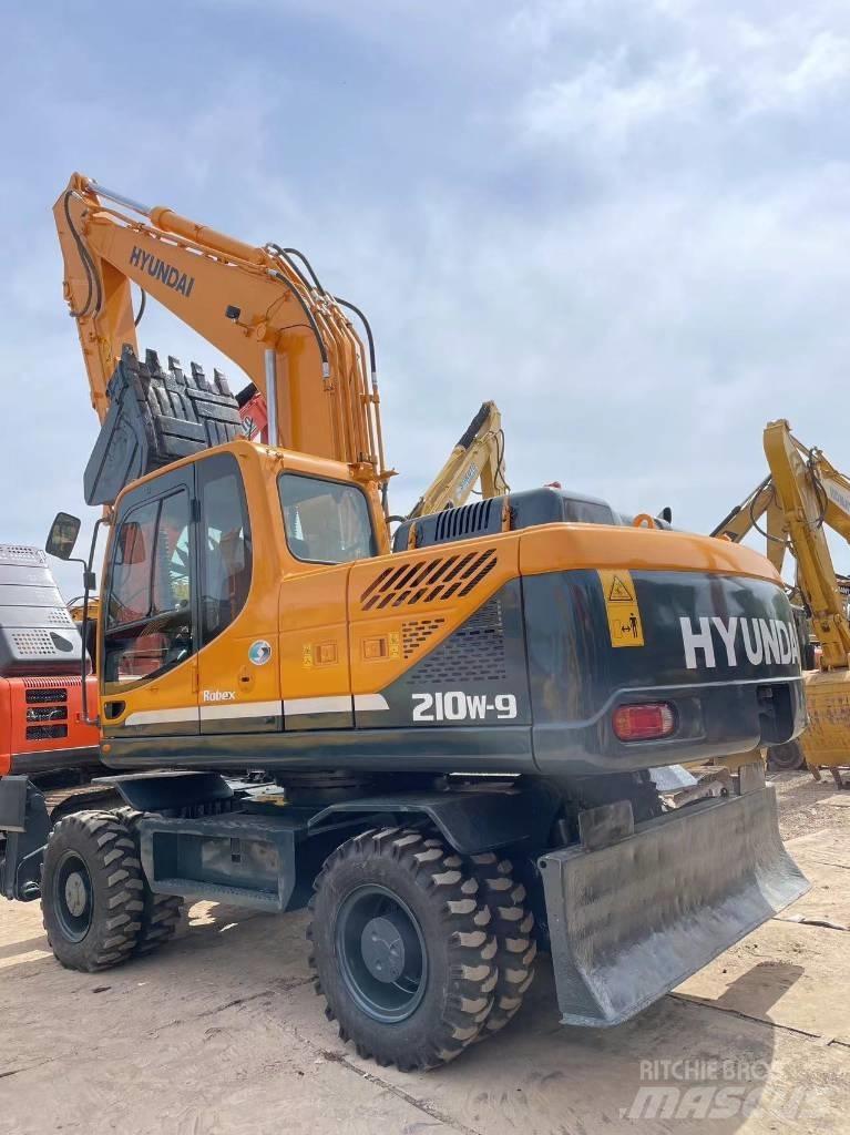 Hyundai R210W-9 Kolesové rýpadlá