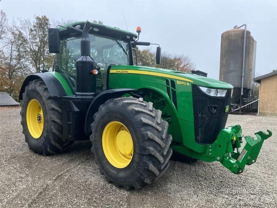 John Deere 8370 R Traktory