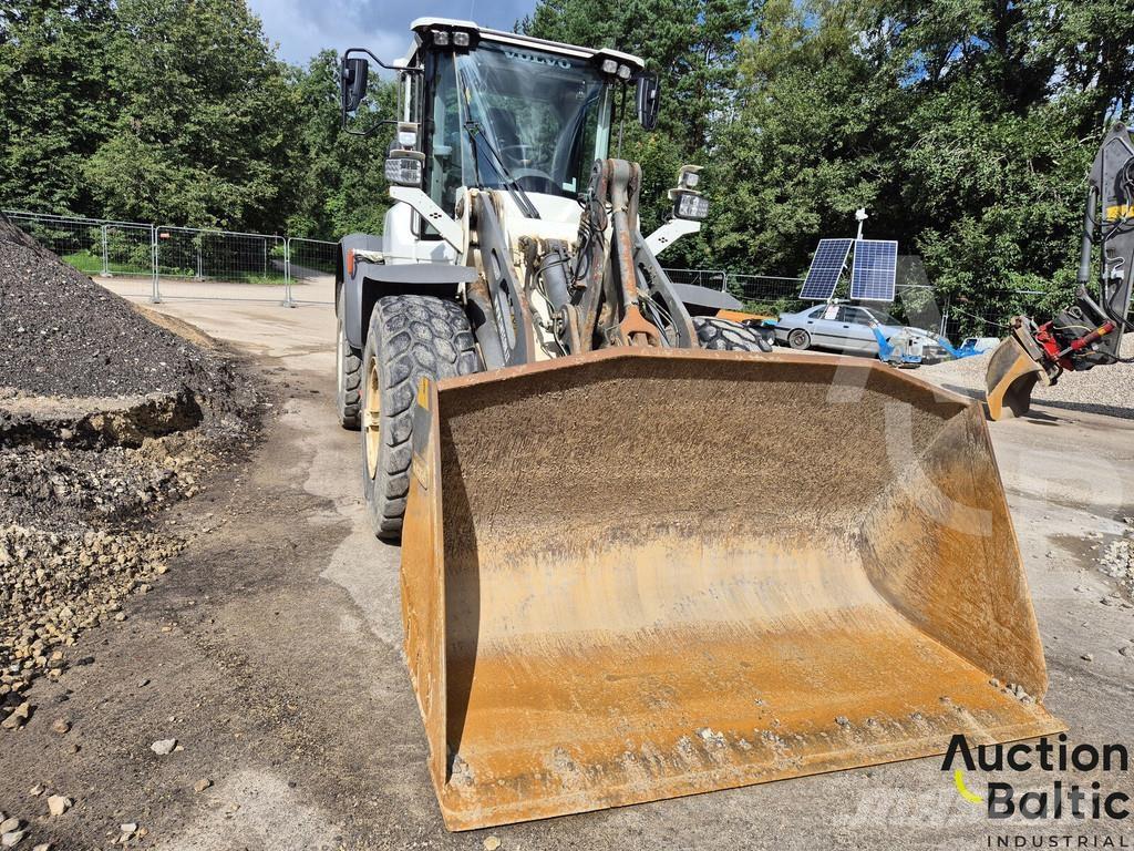 Volvo L 90 Kolesové nakladače