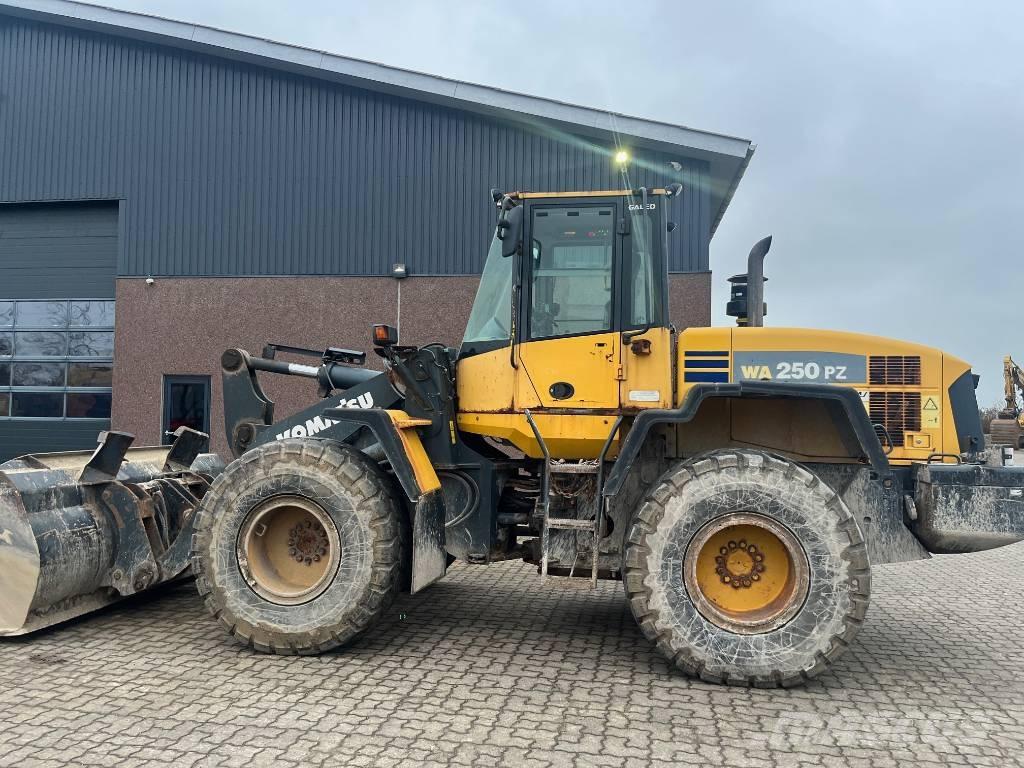 Komatsu WA 250 PZ-5 Kolesové nakladače