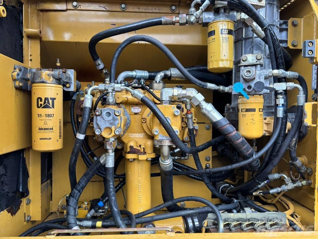 CAT 325 CL Pásové rýpadlá