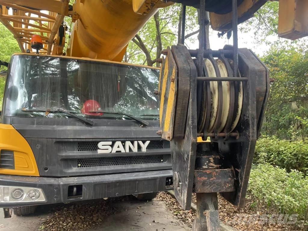 Sany 1000A Univerzálne terénne žeriavy