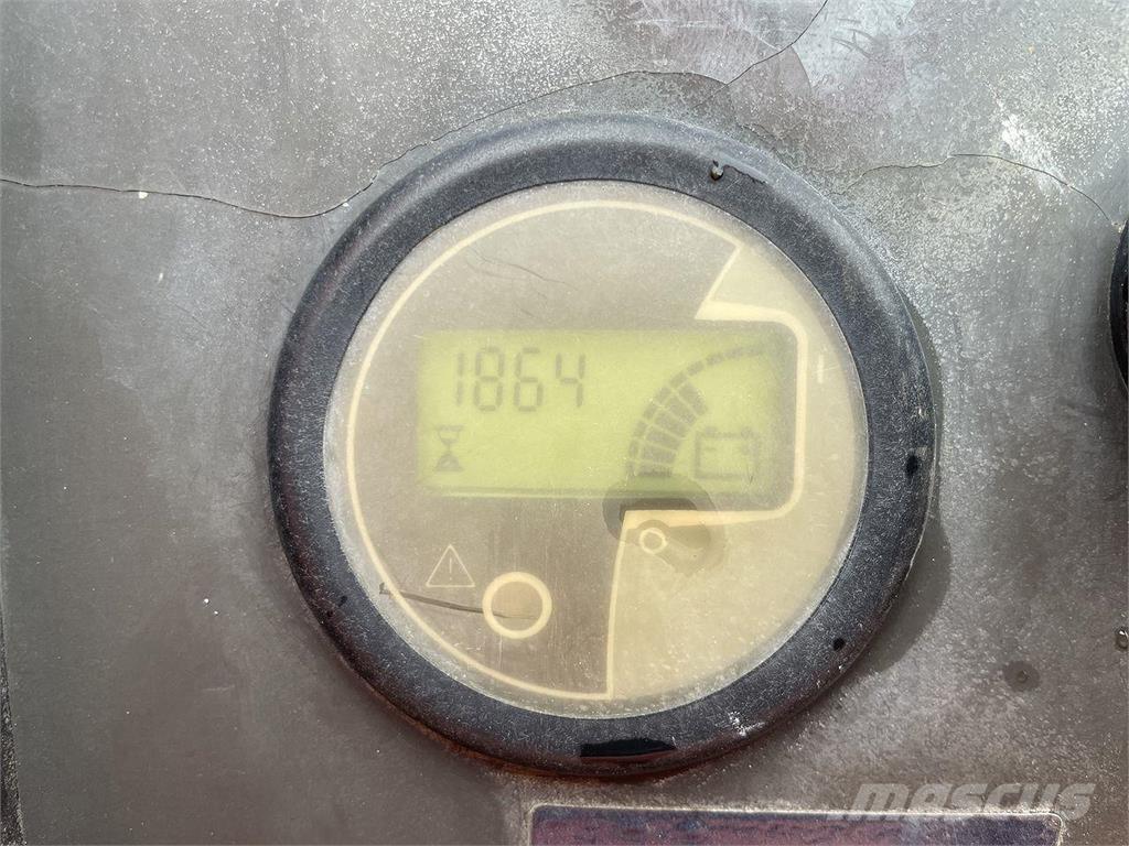 JLG 800AJ Kĺbové plošiny