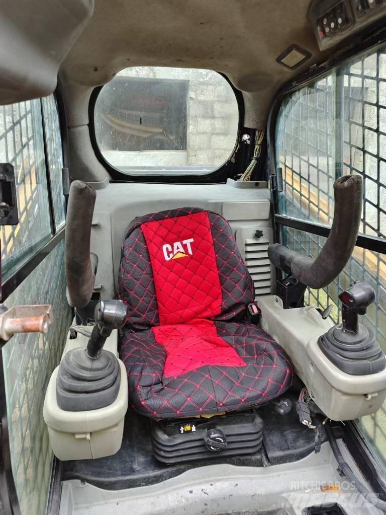 CAT 246C Šmykom riadené nakladače