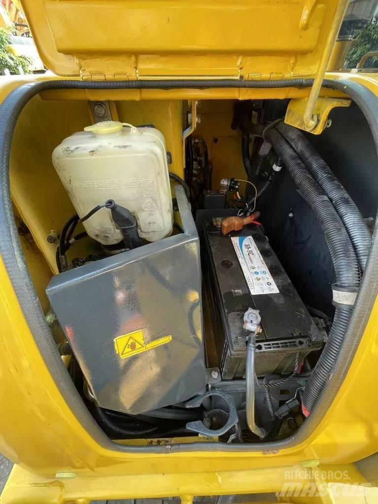 Komatsu PC 220-8 Mini rýpadlá < 7t