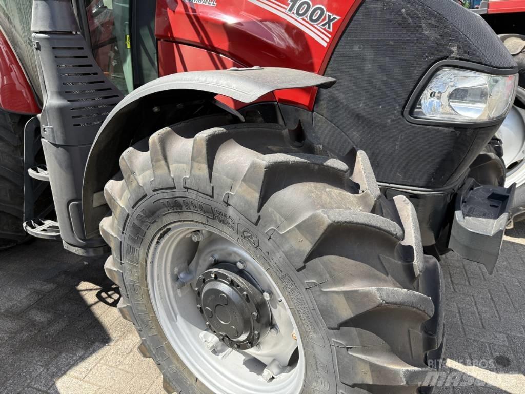 CASE Farmall 100X Traktory
