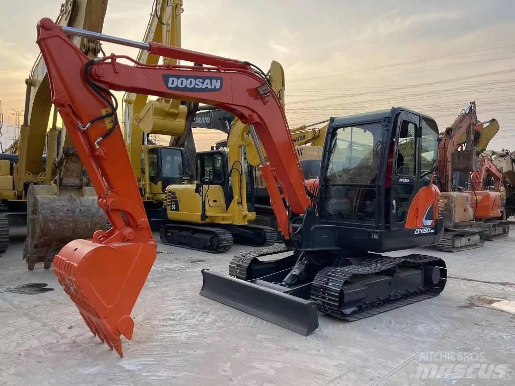 Doosan DX60 Pásové rýpadlá