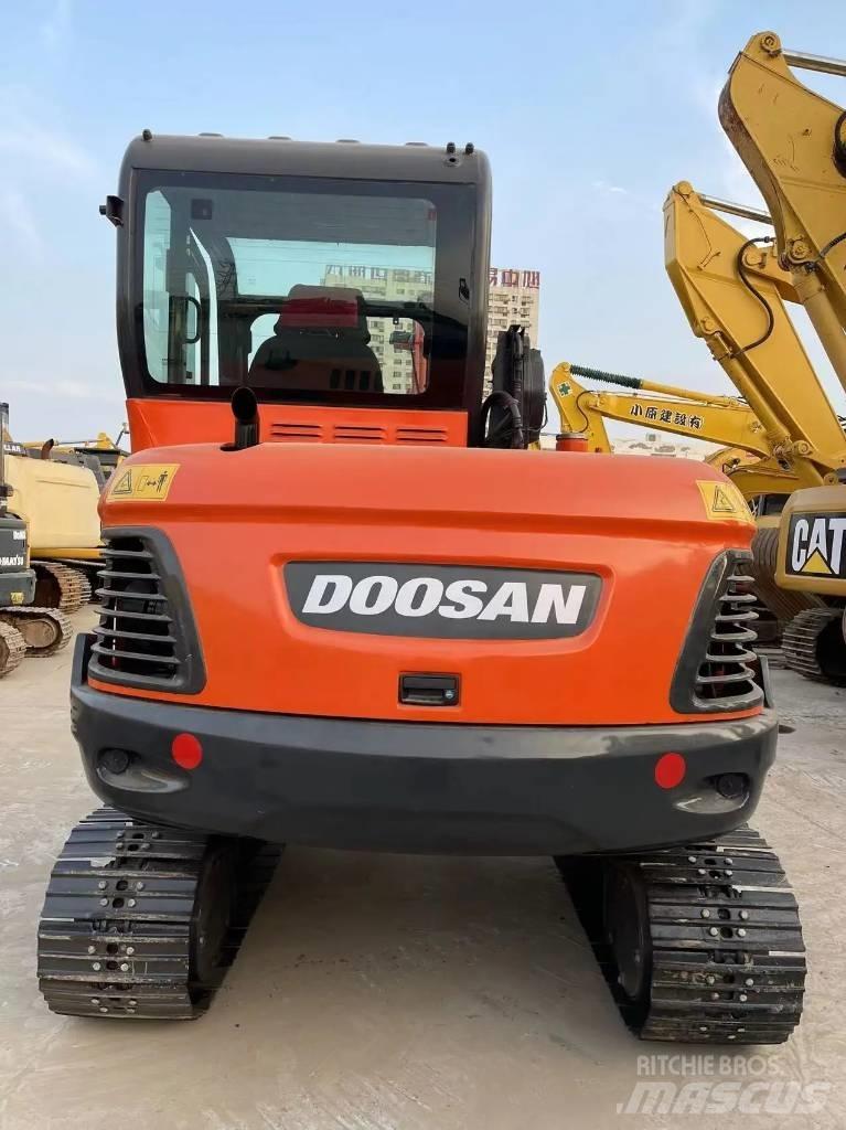 Doosan DX60 Pásové rýpadlá