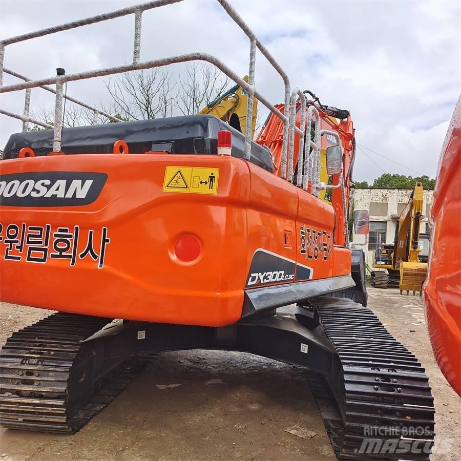 Doosan DX300 Pásové rýpadlá