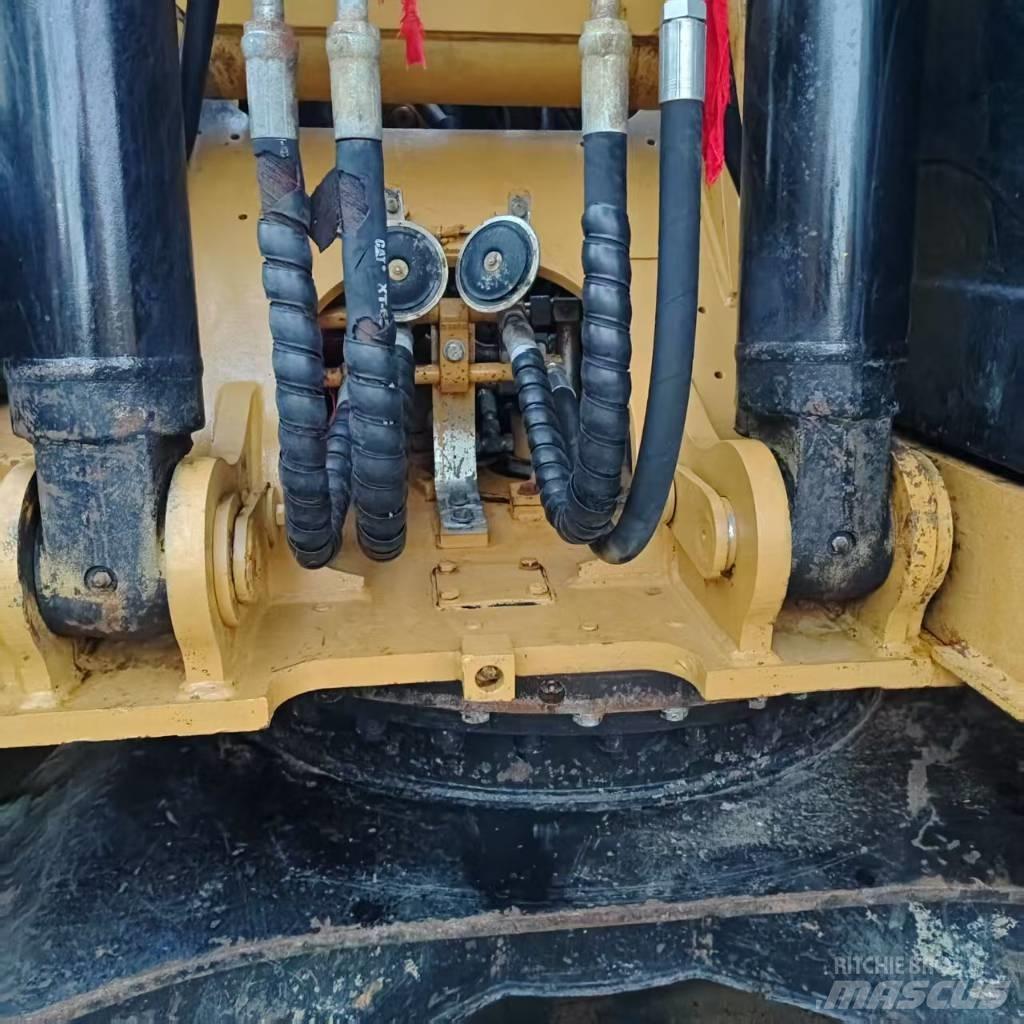 CAT 313 D Pásové rýpadlá