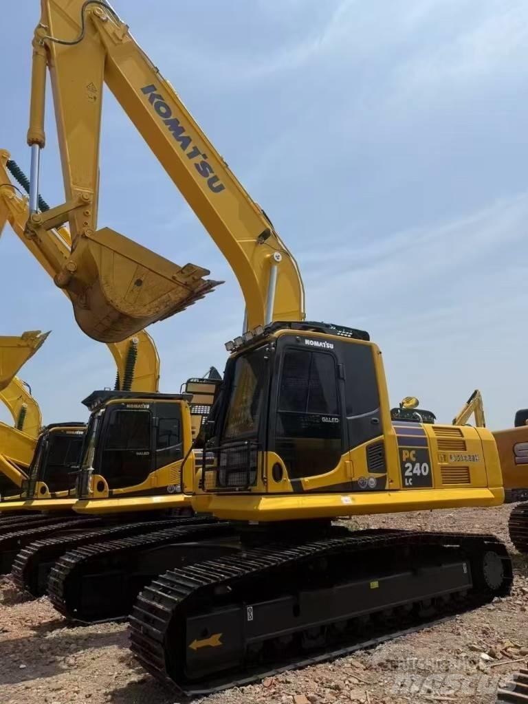 Komatsu 240LC-8 Pásové rýpadlá