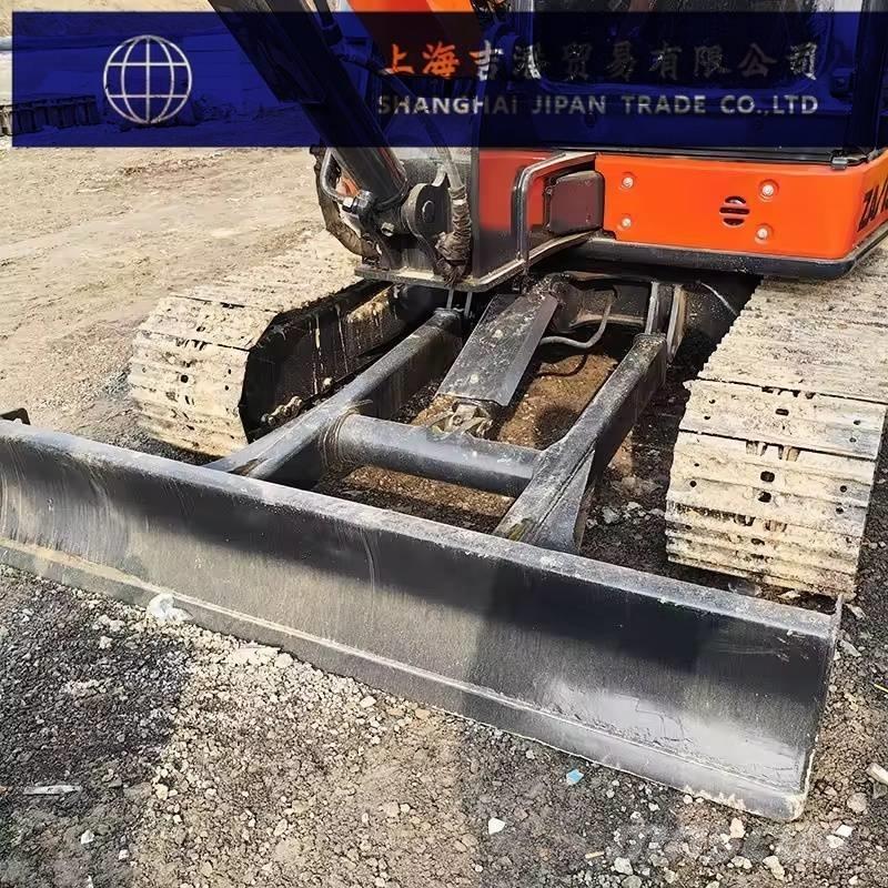 Hitachi ZX 55 Pásové rýpadlá