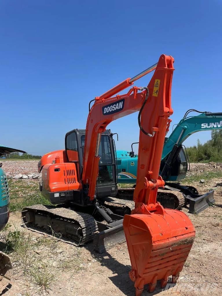 Doosan DX60 Pásové rýpadlá