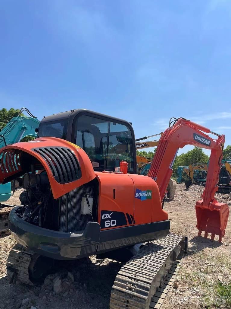 Doosan DX60 Pásové rýpadlá