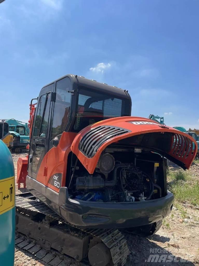 Doosan DX60 Pásové rýpadlá