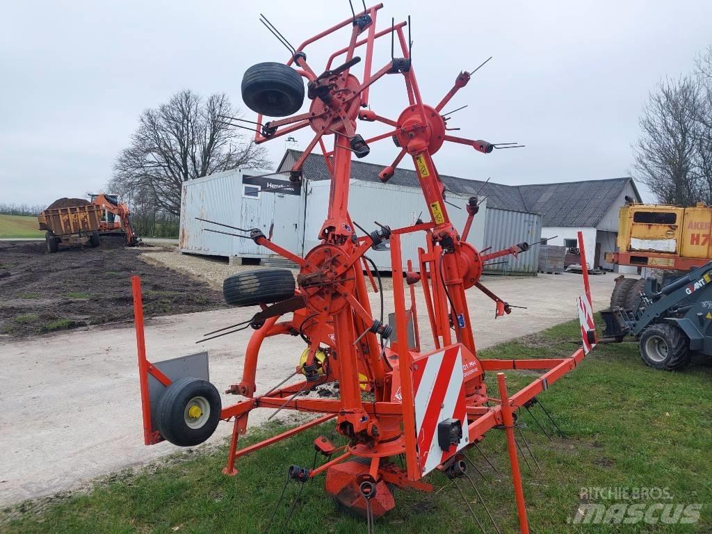 Kuhn GF 6401 M H Obracače a zhrabovače sena