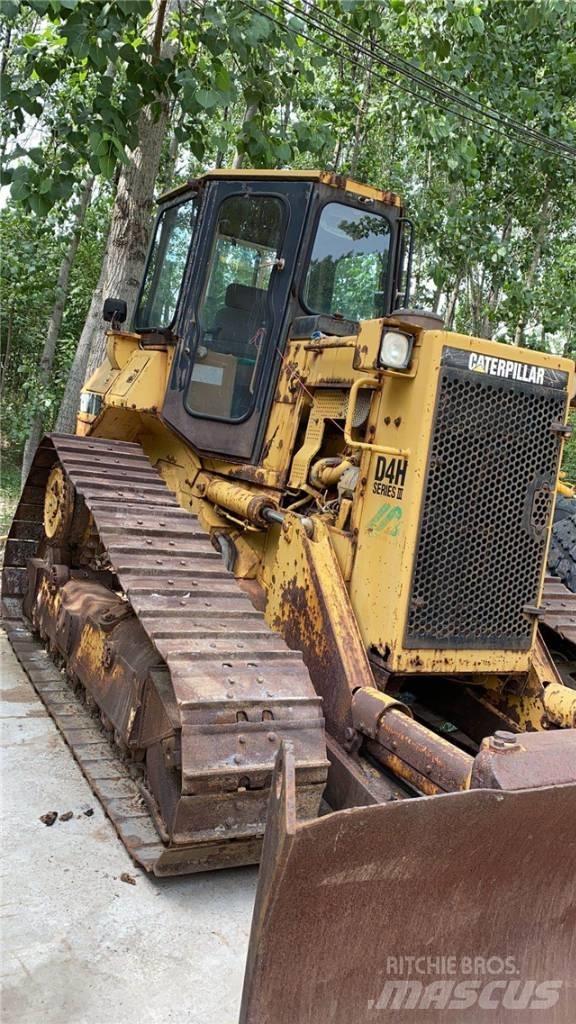 CAT D4H Pásové dozéry