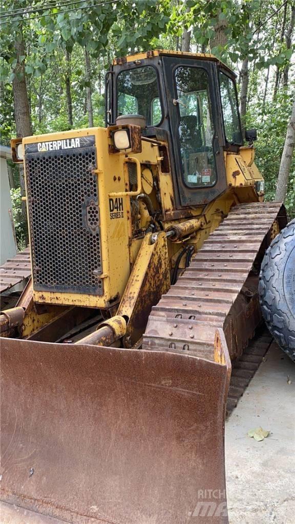 CAT D4H Pásové dozéry