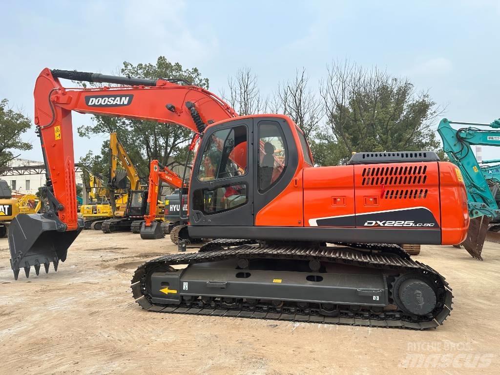 Doosan DX 225 LC-9 Pásové rýpadlá